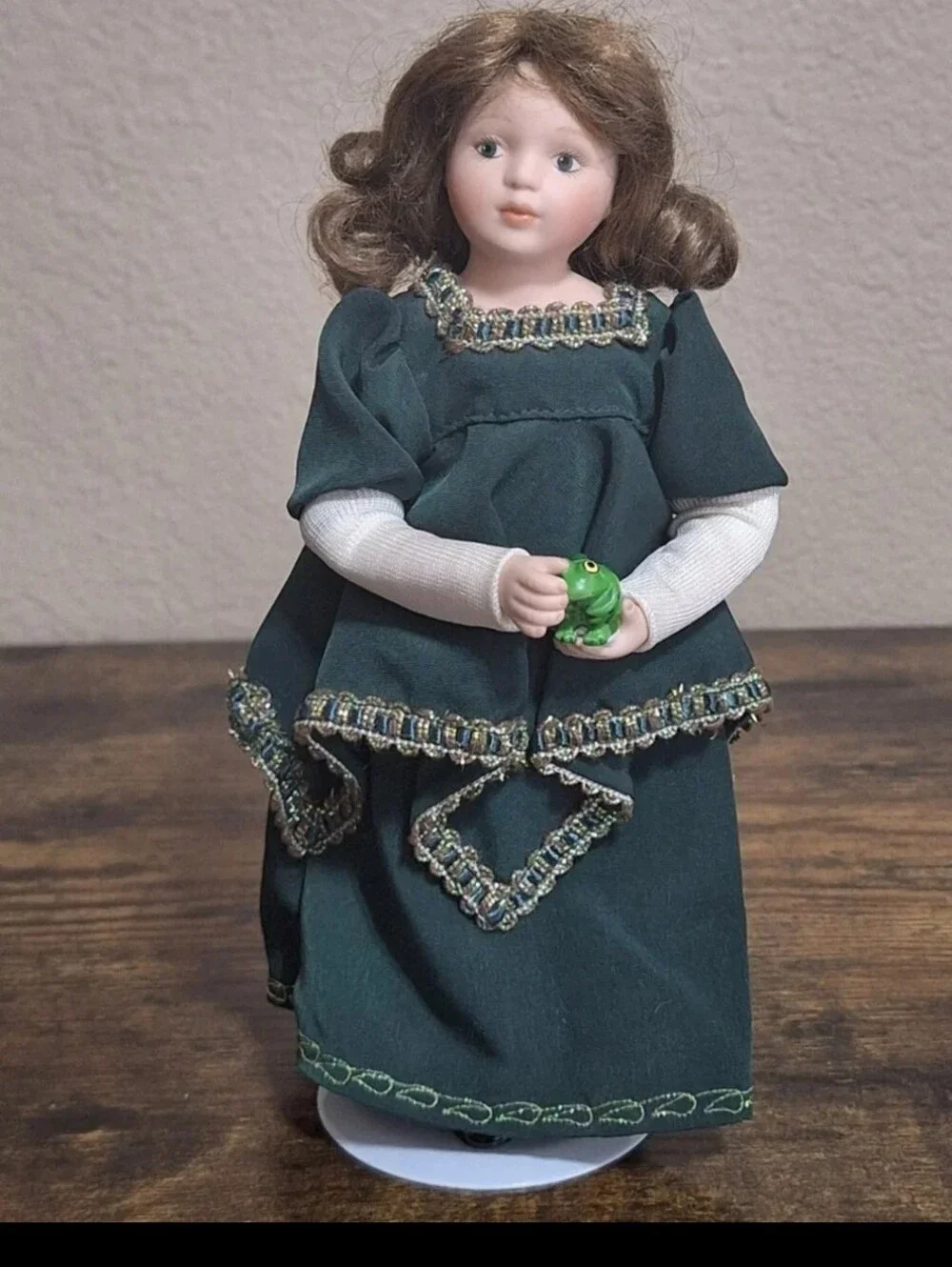 Beautiful Vintage 2001 Danbury Mint Frog Princess Storybook Doll Collection Doll